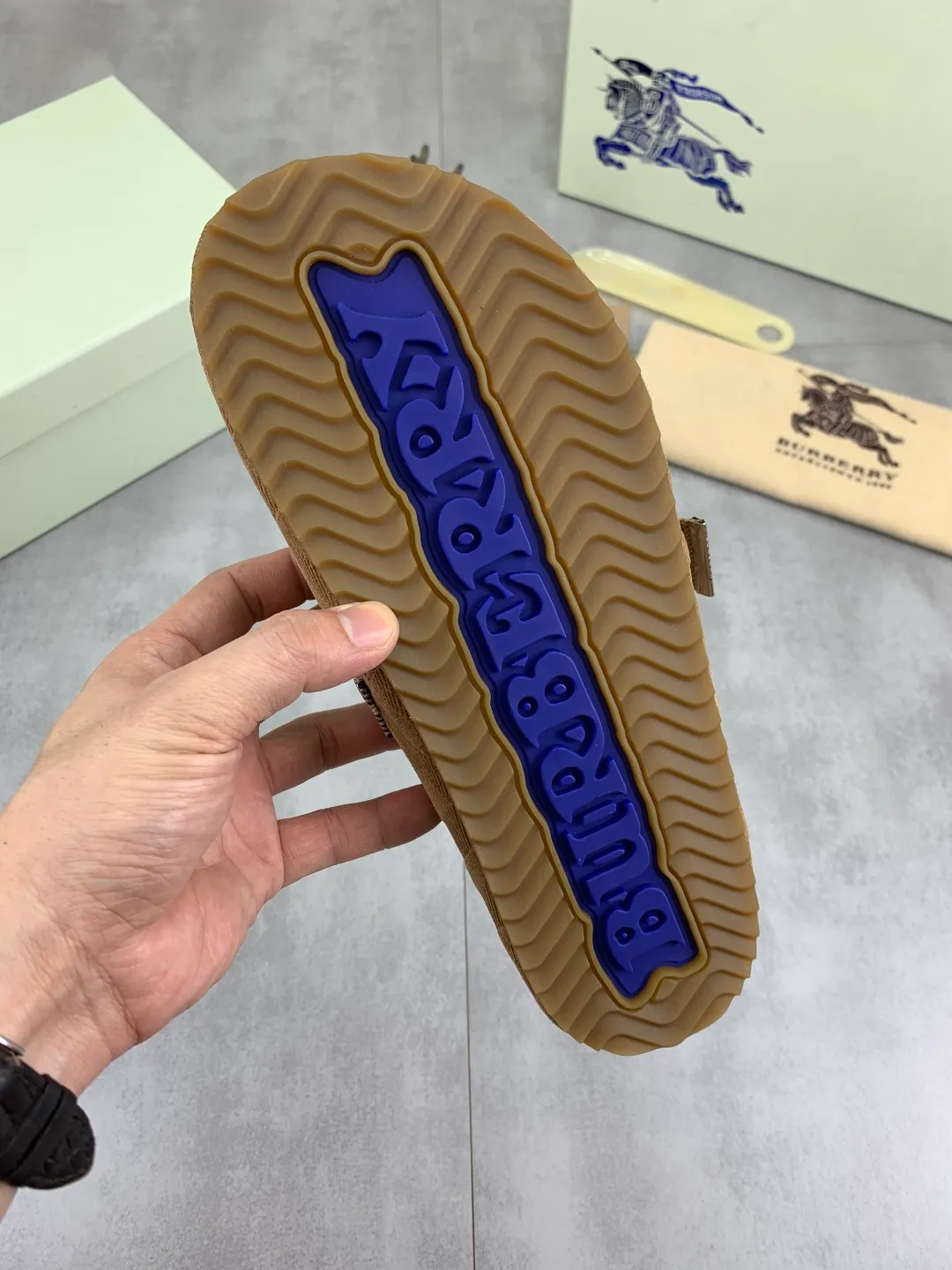 Men's Men's Shoes 💰P620 💰【New Style】Top Version 🆘【Burberry】New Burberry Slippers are on the market with perfect workmanship! 🔥Perfect shape and top quality🙈Non-slip and wear-resistant high-end rubber outsole👣Versatile and comfortable shoes, standard size: 39-45 (38 46 customized) 5️⃣colors available Top-quality packaging